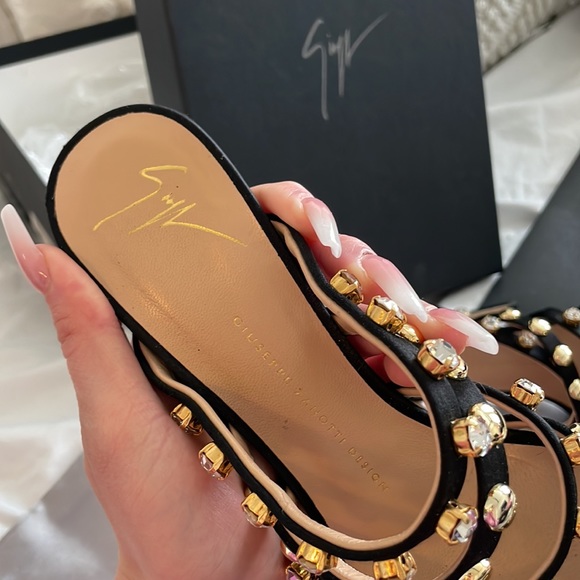 Giuseppe zannotti black heels with crystal detailing - Picture 3 of 6